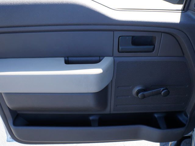 2010 Ford F-150 2WD Reg Cab 126" XL - 11951635 - 12