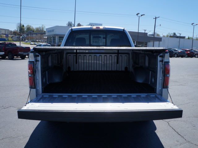 2010 Ford F-150 2WD Reg Cab 126" XL - 11951635 - 17