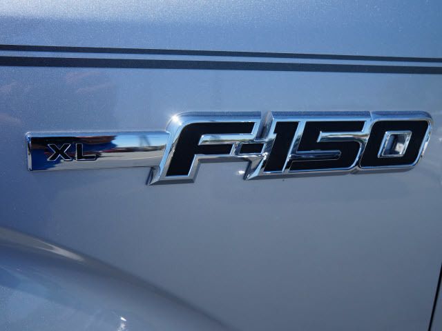2010 Ford F-150 2WD Reg Cab 126" XL - 11951635 - 18