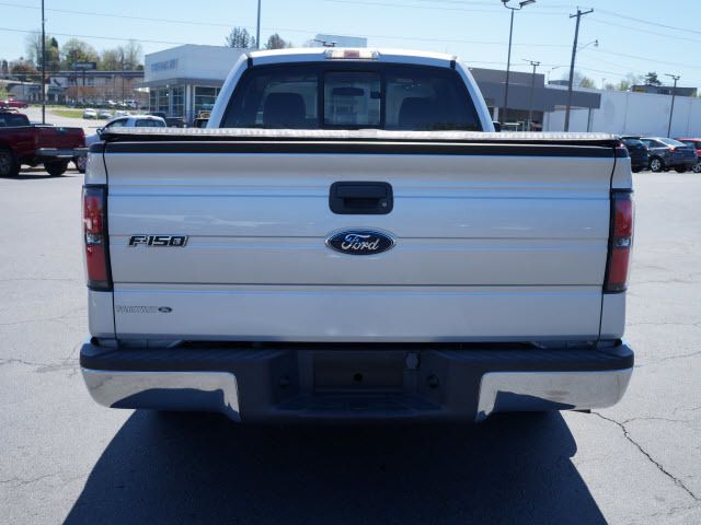 2010 Ford F-150 2WD Reg Cab 126" XL - 11951635 - 20