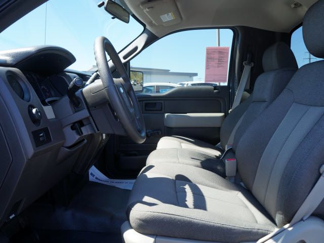 2010 Ford F-150 2WD Reg Cab 126" XL - 11951635 - 4