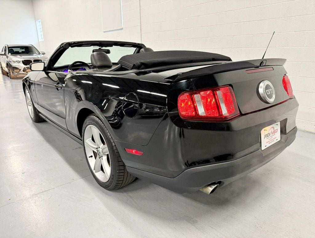 2010 Ford Mustang 2dr Convertible GT - 22668952 - 3