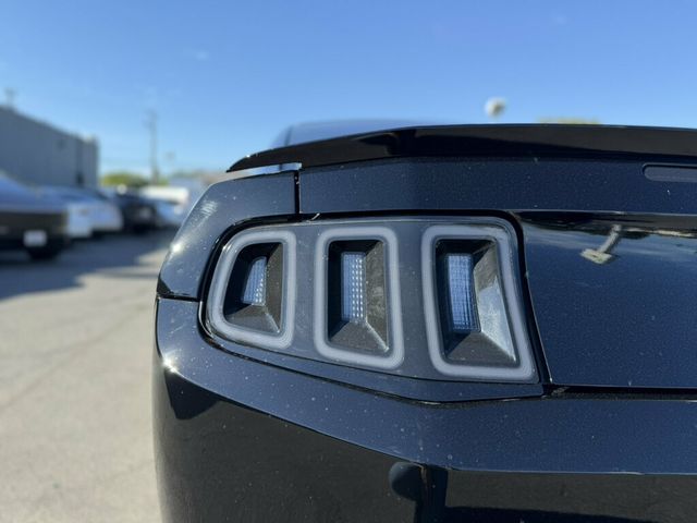 2010 Ford Mustang 2dr Coupe V6 - 23067702 - 24