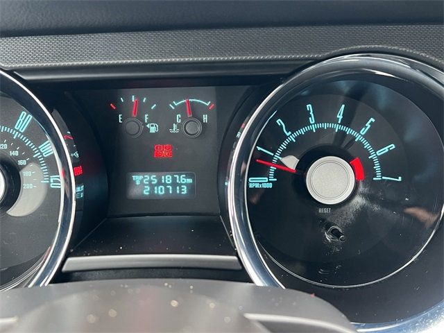 2010 Ford Mustang 2dr Coupe V6 - 22775252 - 17