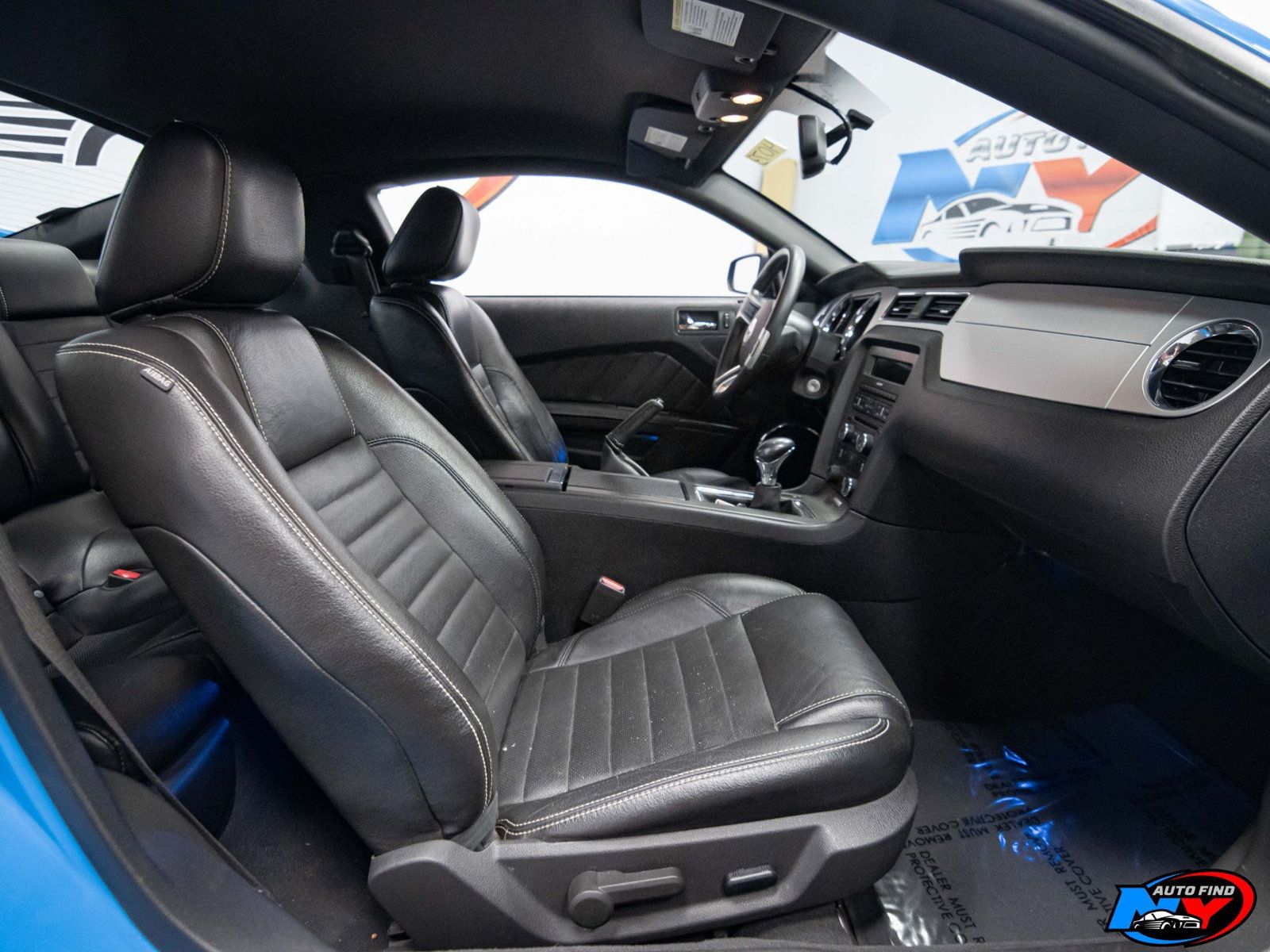 2010 Ford Mustang Premium GT photo 12