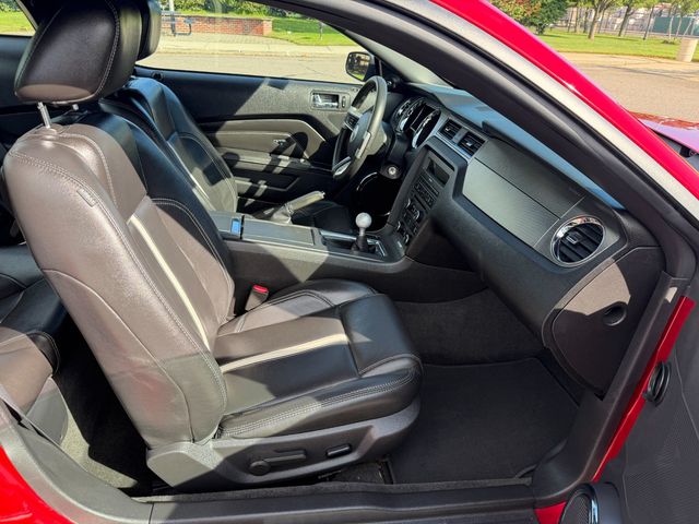 2010 Ford Mustang PREMIUM GT, ONE OWNER, 5-SPD MANUAL, TRACKPACK, HEATED SEATS - 23091976 - 11