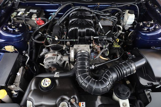 2010 Ford Mustang V6 - 23063263 - 9