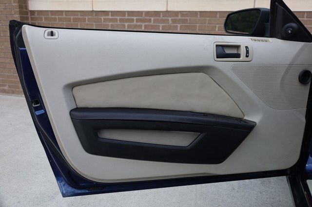 2010 Ford Mustang V6 - 23063263 - 10