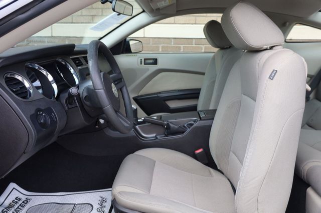 2010 Ford Mustang V6 - 23063263 - 12
