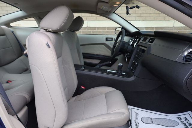 2010 Ford Mustang V6 - 23063263 - 16