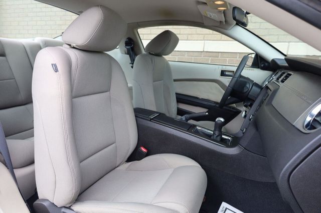 2010 Ford Mustang V6 - 23063263 - 17
