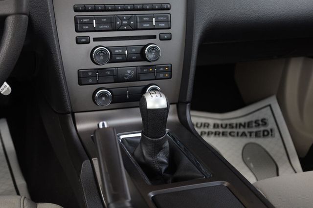 2010 Ford Mustang V6 - 23063263 - 28