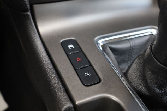 2010 Ford Mustang V6 - 23063263 - 29