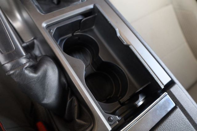 2010 Ford Mustang V6 - 23063263 - 30