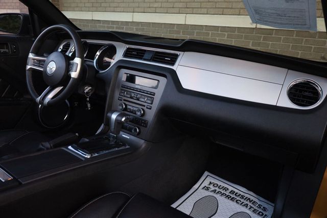 2010 Ford Mustang V6 - 23065373 - 28