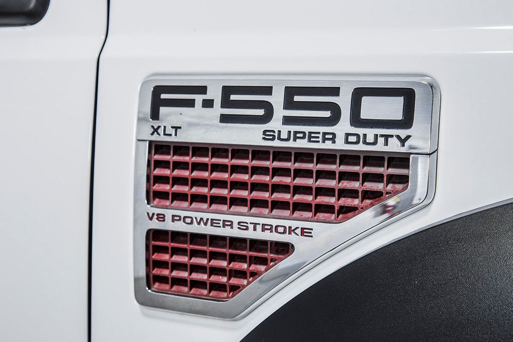 2010 Ford Super Duty F-550 XLT - 15361465 - 11