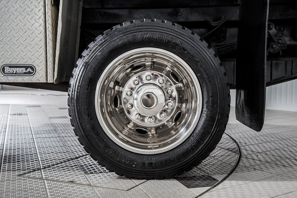 2010 Ford Super Duty F-550 XLT - 15361465 - 19