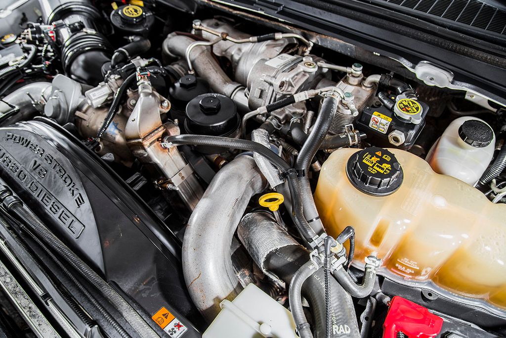 2010 Ford Super Duty F-550 XLT - 15361465 - 23