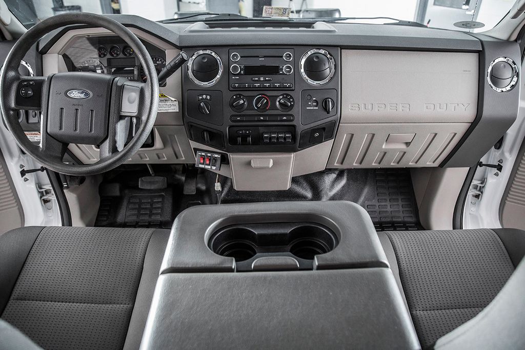 2010 Ford Super Duty F-550 XLT - 15361465 - 24