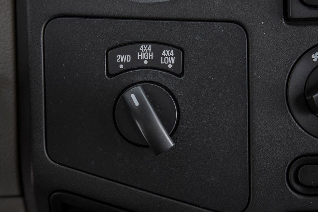 2010 Ford Super Duty F-550 XLT - 15361465 - 26