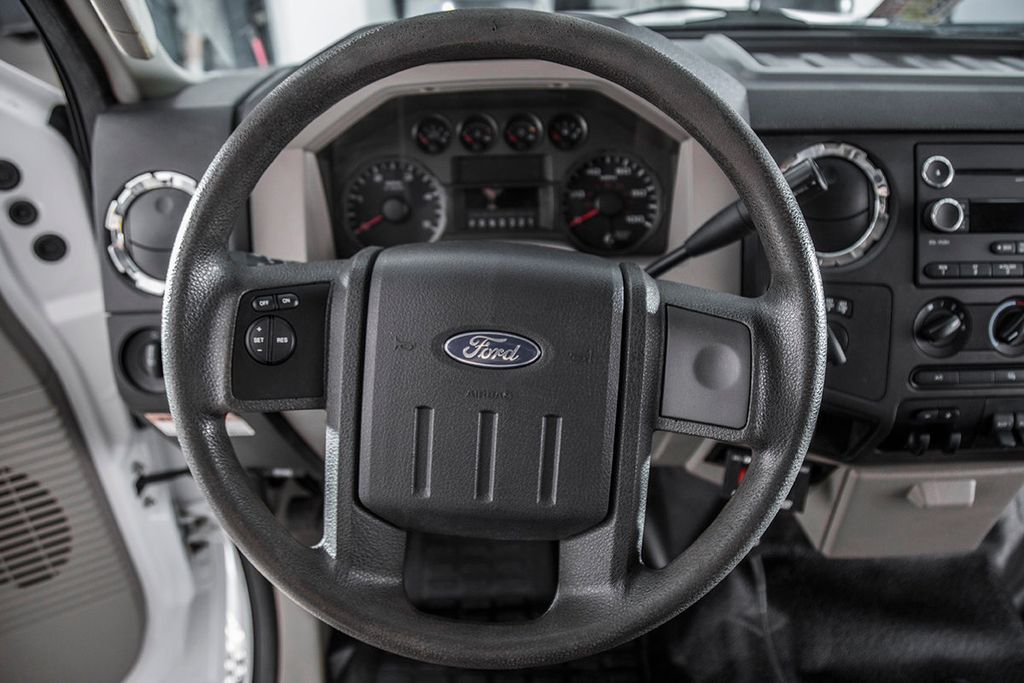 2010 Ford Super Duty F-550 XLT - 15361465 - 30