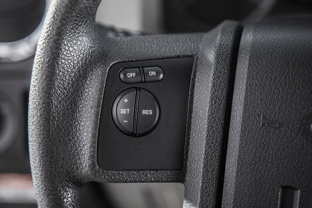 2010 Ford Super Duty F-550 XLT - 15361465 - 31