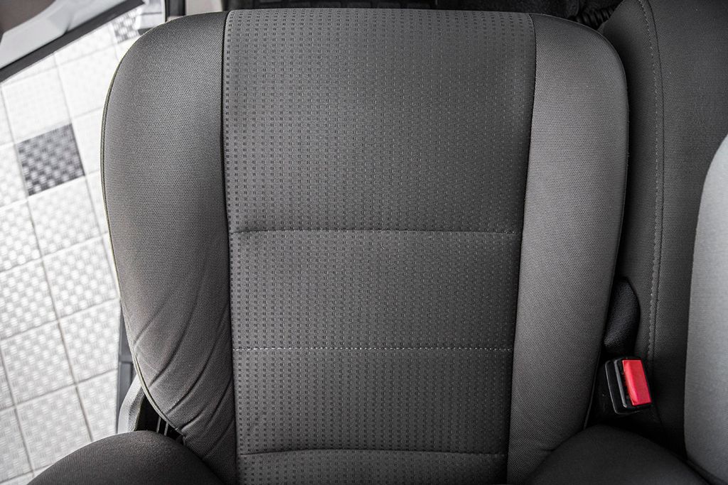 2010 Ford Super Duty F-550 XLT - 15361465 - 32