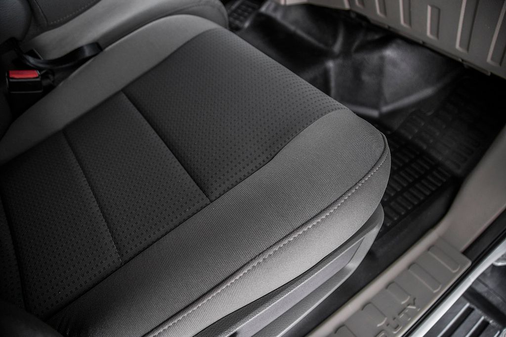 2010 Ford Super Duty F-550 XLT - 15361465 - 34