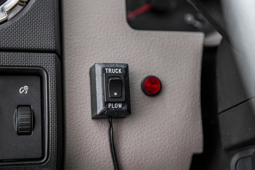 2010 Ford Super Duty F-550 XLT - 15361465 - 38