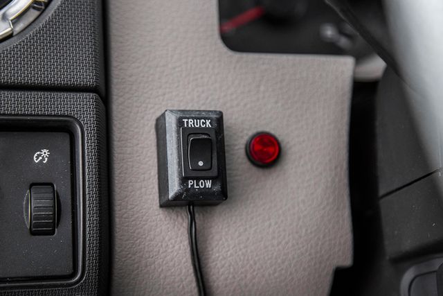 2010 Ford Super Duty F-550 XLT - 15361465 - 38