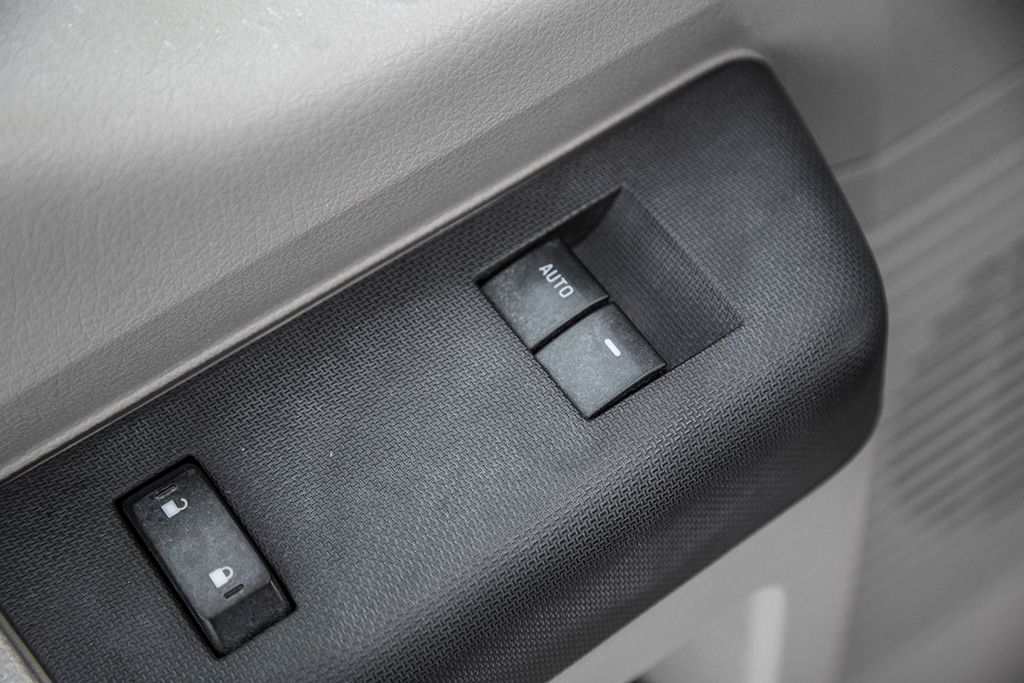 2010 Ford Super Duty F-550 XLT - 15361465 - 40