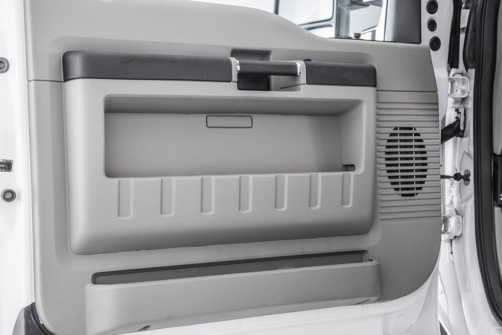 2010 Ford Super Duty F-550 XLT - 15361465 - 41