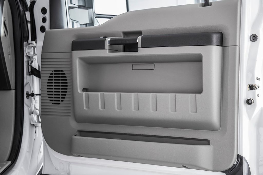 2010 Ford Super Duty F-550 XLT - 15361465 - 42