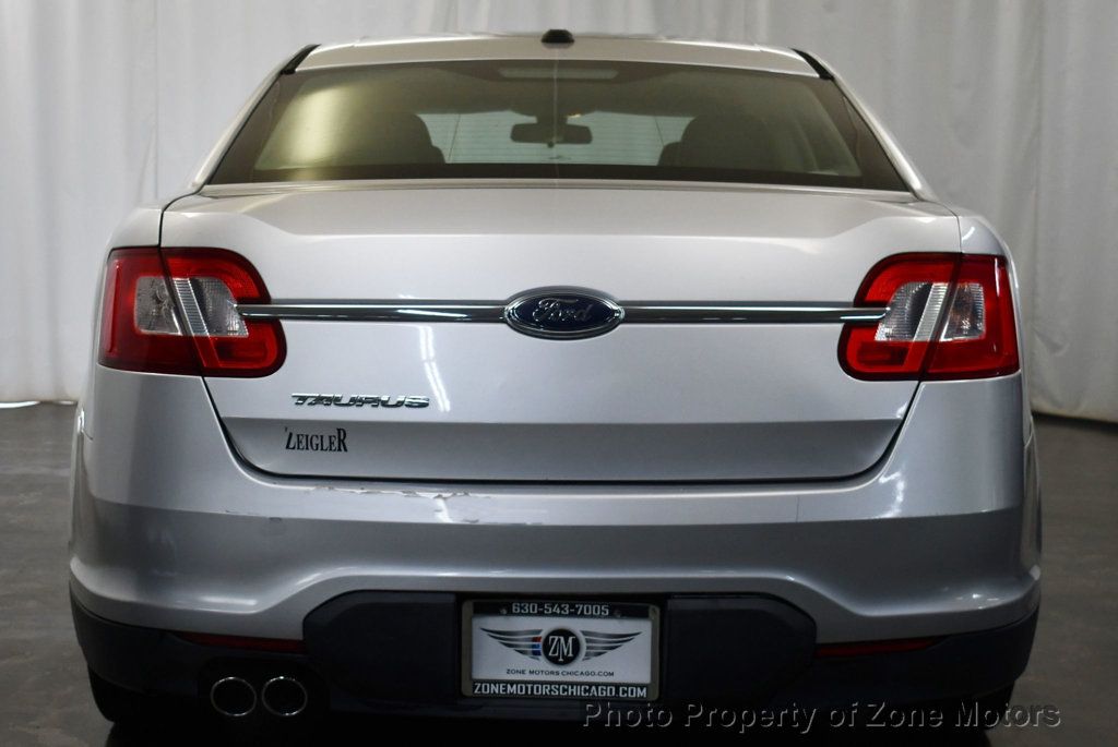 2010 Ford Taurus SE photo 9