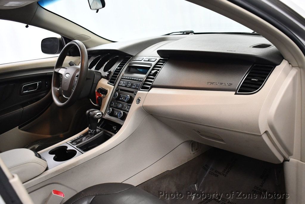 2010 Ford Taurus SE photo 10