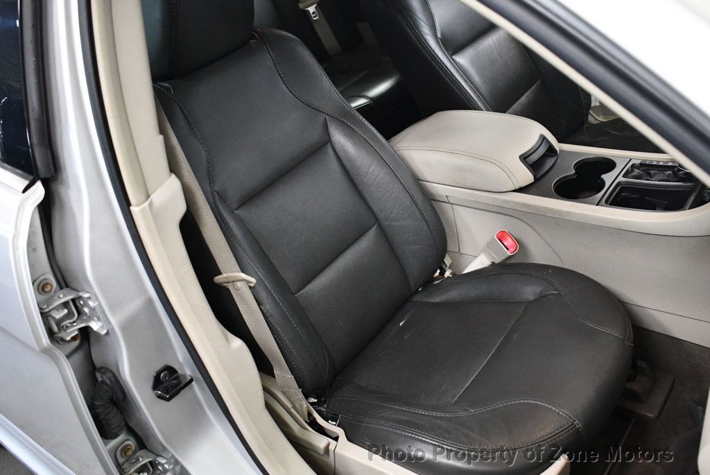 2010 Ford Taurus SE photo 11