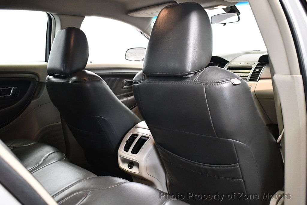2010 Ford Taurus SE photo 13