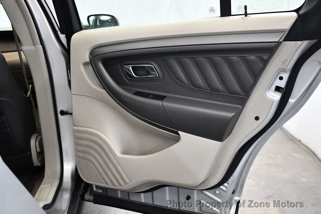 2010 Ford Taurus SE photo 14