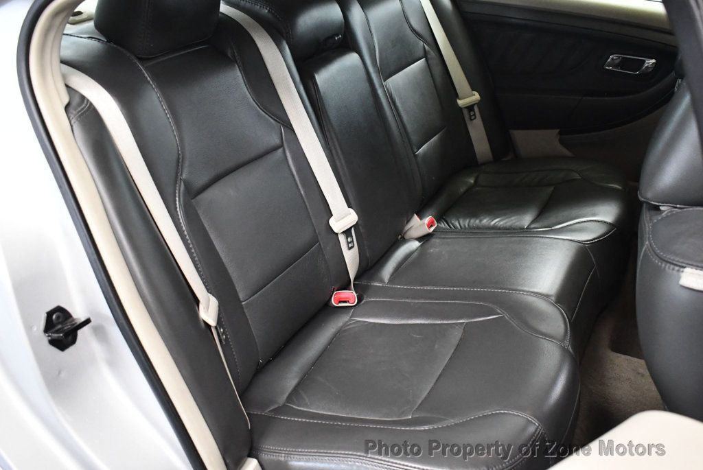 2010 Ford Taurus SE photo 15