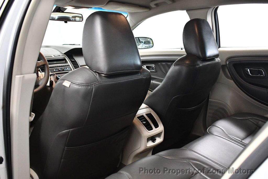 2010 Ford Taurus SE photo 16