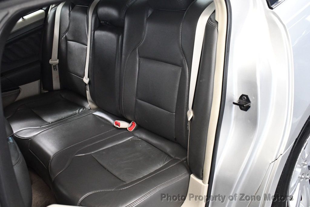 2010 Ford Taurus SE photo 17