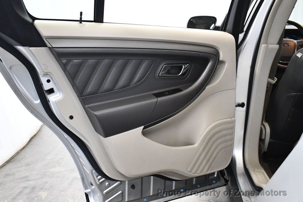 2010 Ford Taurus SE photo 18