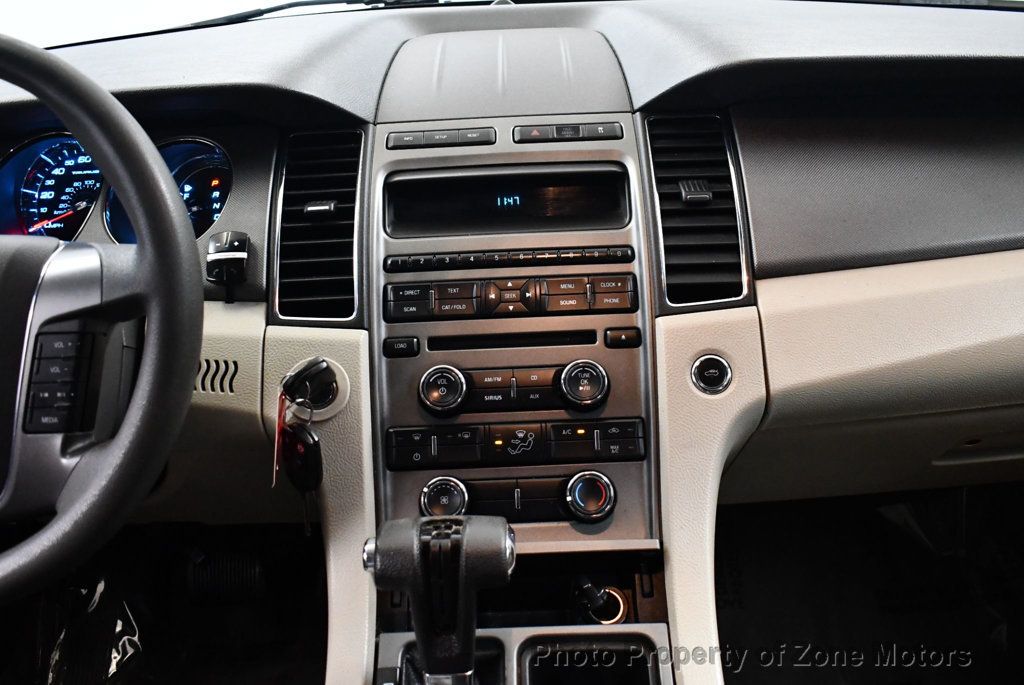 2010 Ford Taurus SE photo 19