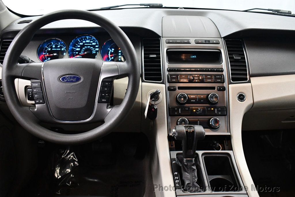 2010 Ford Taurus SE photo 20