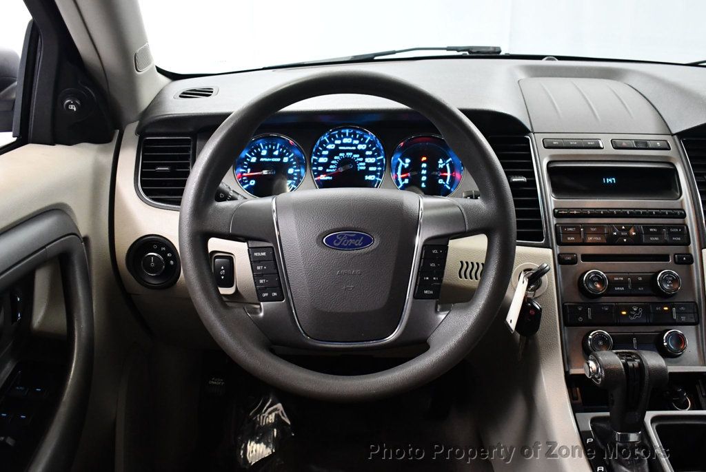 2010 Ford Taurus SE photo 21