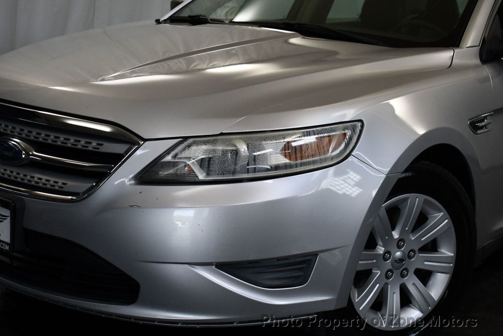 2010 Ford Taurus SE photo 2