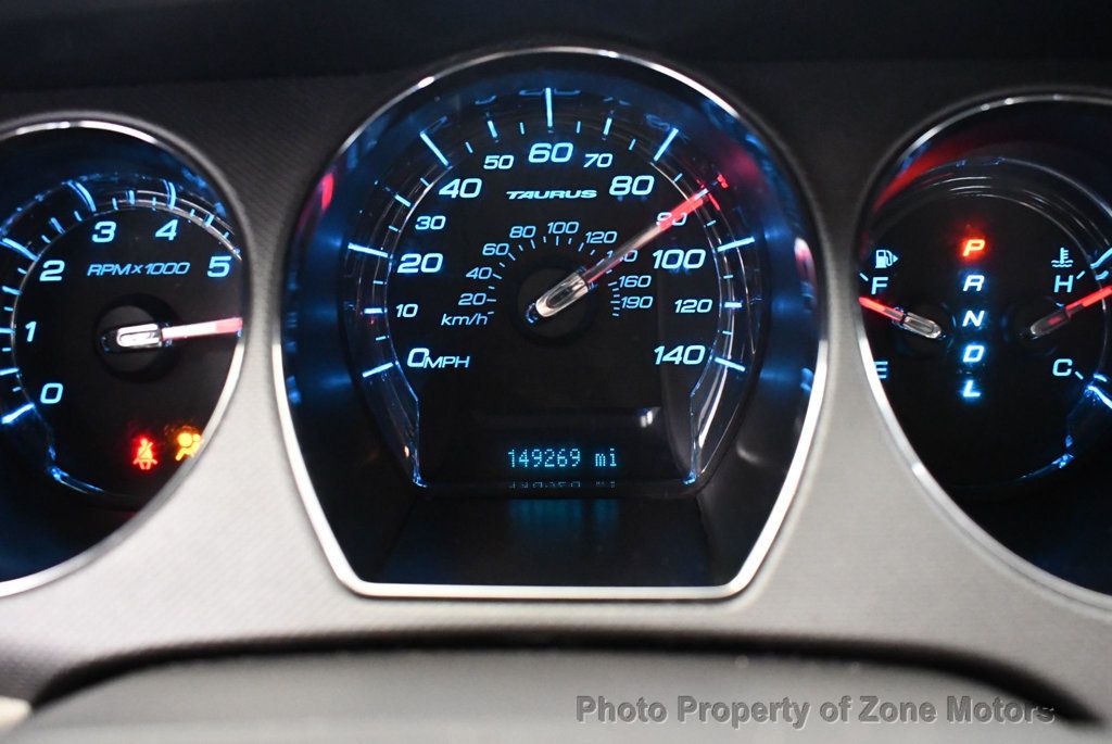 2010 Ford Taurus SE photo 27