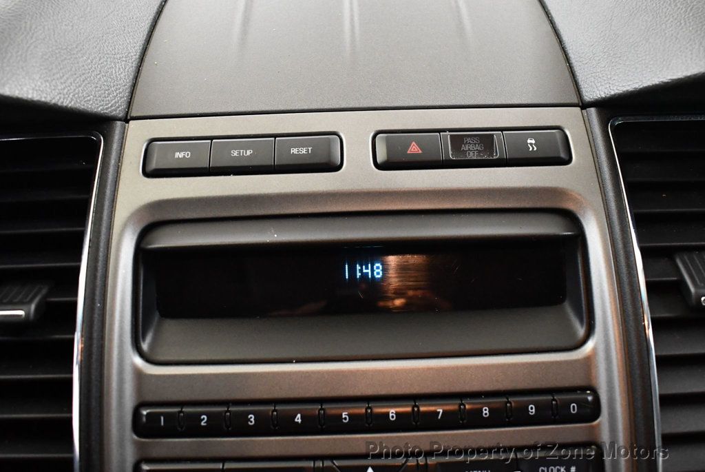 2010 Ford Taurus SE photo 28