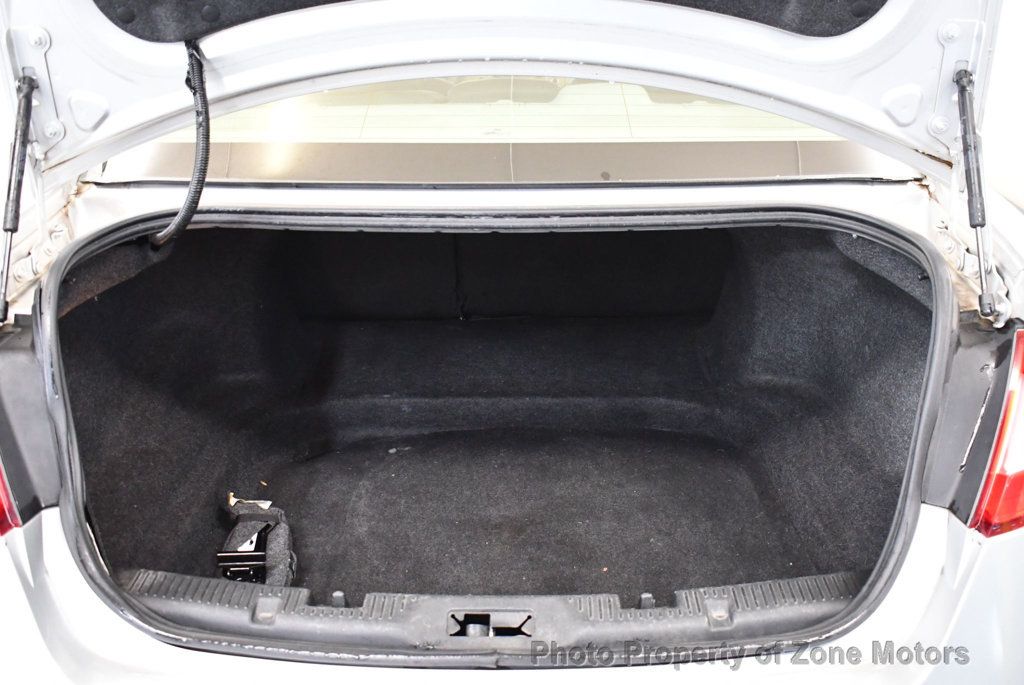 2010 Ford Taurus SE photo 32