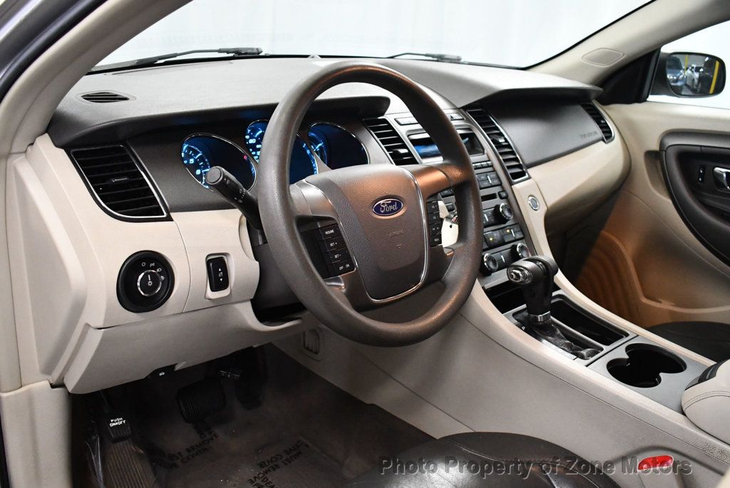 2010 Ford Taurus SE photo 4